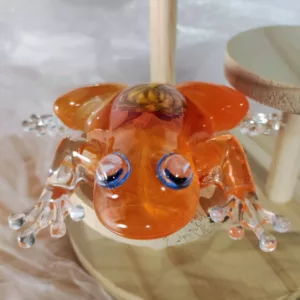 Grenouille avec fleurs séchées – Image 3